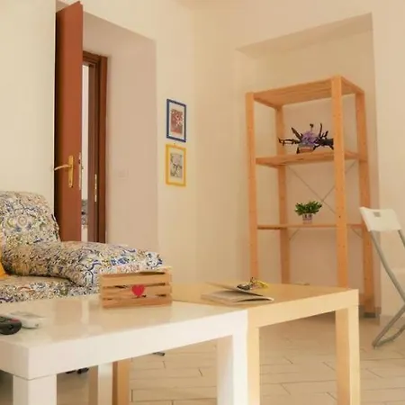 House With Garden And Parking Space In Mergellina Apartmán *
