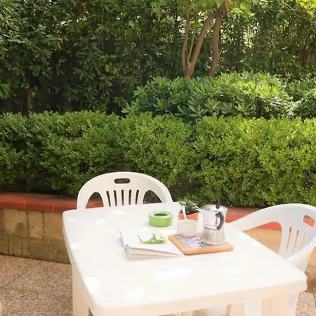 House With Garden And Parking Space In Mergellina Lägenhet Neapel