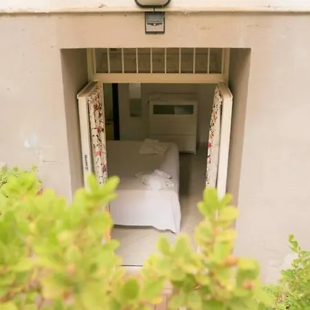 Lägenhet House With Garden And Parking Space In Mergellina Neapel